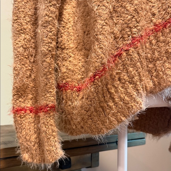 NWOT Splendid Textured Tan Cozy Oversized Sweater with Red Accents - Picture 2 of 5